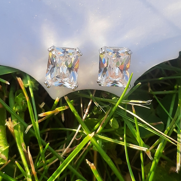 7.58ctw Emerald Cut Diamond Stud Earrings NEW - Picture 5 of 9